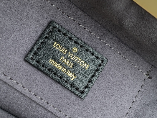 กระเป๋าคลัทช์ Louis Vuitton M45571