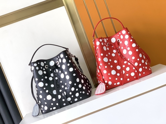 สุภาพสตรี สีขาว สีดำ NéOnoé MM Louis Vuitton Yayoi Kusama กระเป๋าถือ