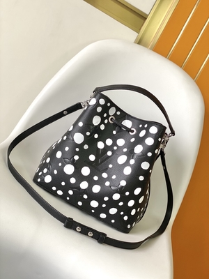 สุภาพสตรี สีขาว สีดำ NéOnoé MM Louis Vuitton Yayoi Kusama กระเป๋าถือ