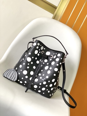 สุภาพสตรี สีขาว สีดำ NéOnoé MM Louis Vuitton Yayoi Kusama กระเป๋าถือ