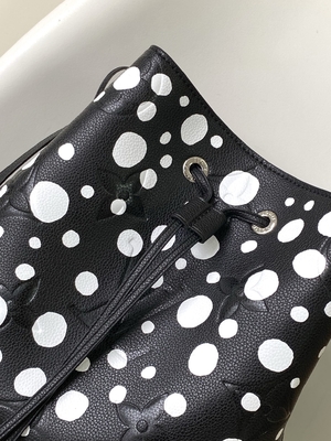 สุภาพสตรี สีขาว สีดำ NéOnoé MM Louis Vuitton Yayoi Kusama กระเป๋าถือ