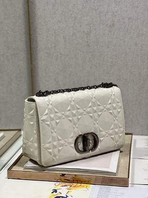 CHRISTIAN DIOR กระเป๋าสะพายข้างขนาดเล็ก กระเป๋าถือ ยี่ห้อ CARO M9241 BANK 030