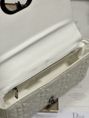CHRISTIAN DIOR กระเป๋าสะพายข้างขนาดเล็ก กระเป๋าถือ ยี่ห้อ CARO M9241 BANK 030