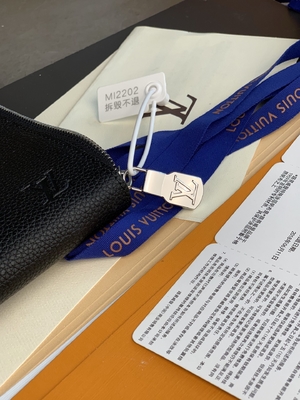 ดีไซเนอร์ Louis Vuitton Pochette Jour GM Cuir Taurillon Leather In Black Noir Purses