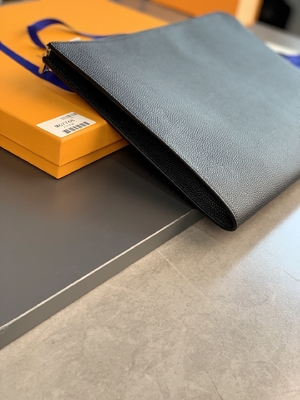 ดีไซเนอร์ Louis Vuitton Pochette Jour GM Cuir Taurillon Leather In Black Noir Purses