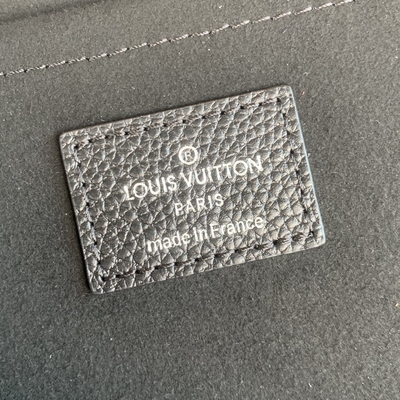ดีไซเนอร์ Louis Vuitton Pochette Jour GM Cuir Taurillon Leather In Black Noir Purses
