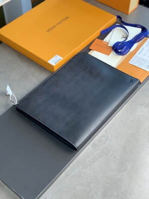 ดีไซเนอร์ Louis Vuitton Pochette Jour GM Cuir Taurillon Leather In Black Noir Purses