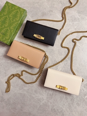 กระเป๋าหนังมินิดีไซน์เนอร์สีชมพูอ่อน Gucci Python Wallet On Chain WOC With Interlocking G