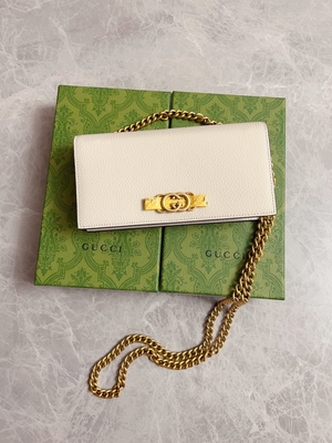 กระเป๋าหนังมินิดีไซน์เนอร์สีชมพูอ่อน Gucci Python Wallet On Chain WOC With Interlocking G