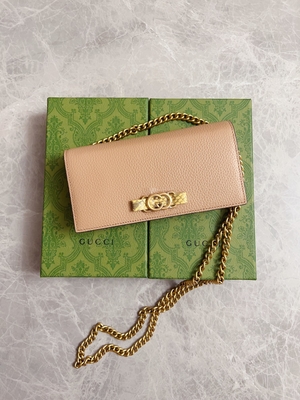 กระเป๋าหนังมินิดีไซน์เนอร์สีชมพูอ่อน Gucci Python Wallet On Chain WOC With Interlocking G