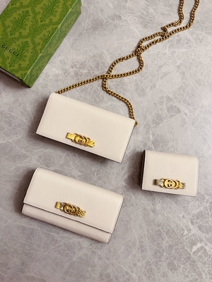 กระเป๋าหนังมินิดีไซน์เนอร์สีชมพูอ่อน Gucci Python Wallet On Chain WOC With Interlocking G