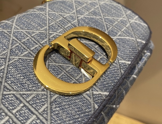กระเป๋ามินิดีไซเนอร์ลายปัก Dior Caro Denim Small