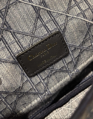 กระเป๋ามินิดีไซเนอร์ลายปัก Dior Caro Denim Small