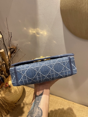 กระเป๋ามินิดีไซเนอร์ลายปัก Dior Caro Denim Small