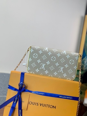 White Pochette Felicie LV Bag Spring In The City Monogram Empreinte