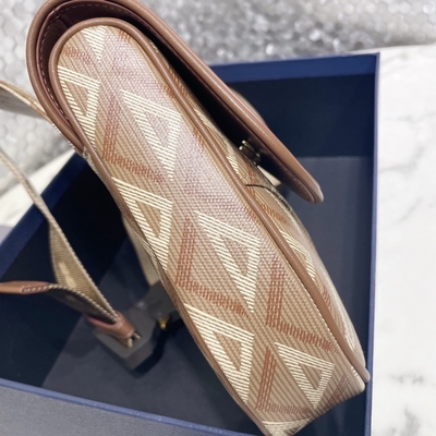 กระเป๋าสะพายข้าง CD Saddle Diamond Canvas And หนังเรียบ Dior Wallet Saddle