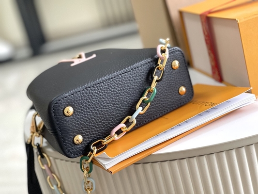 หนังแพะซับกระเป๋าแบรนด์ดัง Louis Vuitton Capucines Mini
