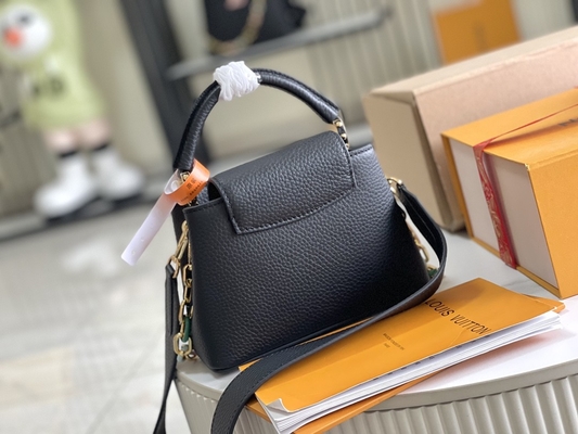 หนังแพะซับกระเป๋าแบรนด์ดัง Louis Vuitton Capucines Mini