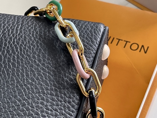 หนังแพะซับกระเป๋าแบรนด์ดัง Louis Vuitton Capucines Mini