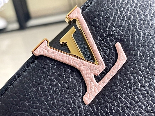 หนังแพะซับกระเป๋าแบรนด์ดัง Louis Vuitton Capucines Mini
