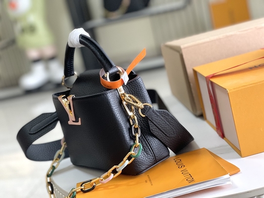 หนังแพะซับกระเป๋าแบรนด์ดัง Louis Vuitton Capucines Mini
