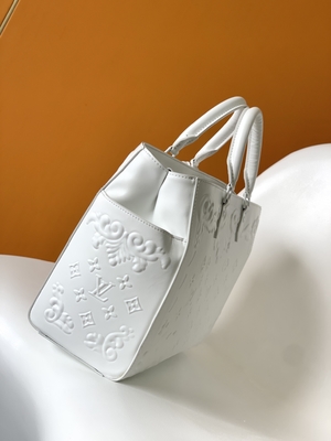 โมโนแกรมสีขาว กระเป๋าแบรนด์เนมมือสอง Louis Vuitton Sac Plat Tote