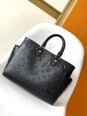 โมโนแกรมสีขาว กระเป๋าแบรนด์เนมมือสอง Louis Vuitton Sac Plat Tote