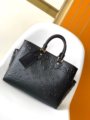 โมโนแกรมสีขาว กระเป๋าแบรนด์เนมมือสอง Louis Vuitton Sac Plat Tote