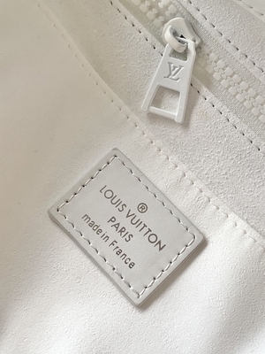 โมโนแกรมสีขาว กระเป๋าแบรนด์เนมมือสอง Louis Vuitton Sac Plat Tote