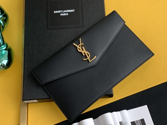 กระเป๋าแบรนด์เนมมือสอง Saint Laurent Preloved Uptown Leather Clutch Grain De Poudre