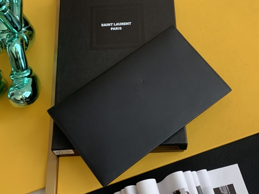 กระเป๋าแบรนด์เนมมือสอง Saint Laurent Preloved Uptown Leather Clutch Grain De Poudre