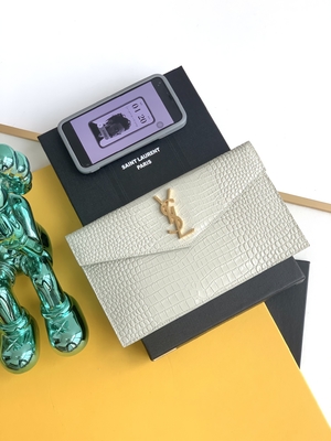 กระเป๋าแบรนด์เนมมือสอง Saint Laurent Preloved Uptown Leather Clutch Grain De Poudre