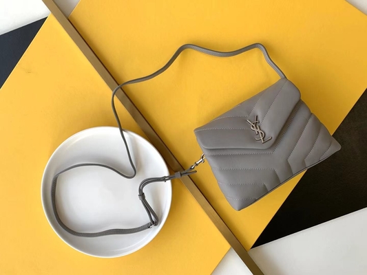 YSL Saint Laurent สุภาพสตรี Cassandra Chain กระเป๋าสะพายไหล่ผ้าใบผ้าฝ้ายและหนังลูกวัวสีน้ำตาลคาราเมล