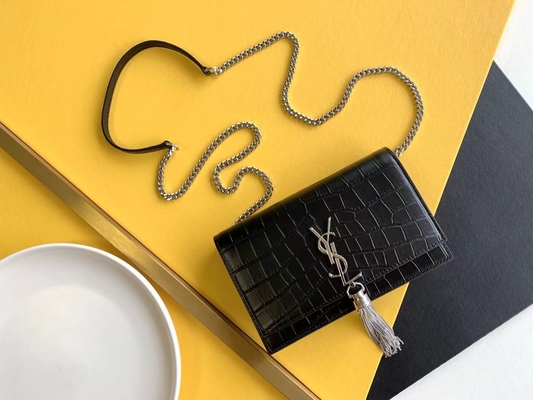 พู่ Kate กลาง สีแดง YSL Saint Laurent Woc ซิปปิด