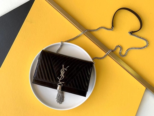 พู่ Kate กลาง สีแดง YSL Saint Laurent Woc ซิปปิด