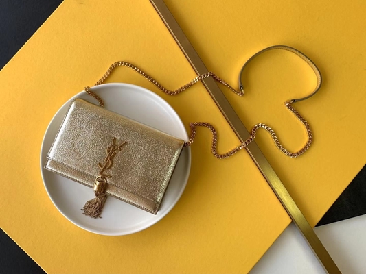 พู่ Kate กลาง สีแดง YSL Saint Laurent Woc ซิปปิด