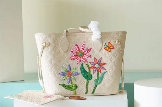 กระเป๋าถือสุภาพสตรียี่ห้อ Neverfull MM Monogram Empreinte ประดับมุกดอกไม้