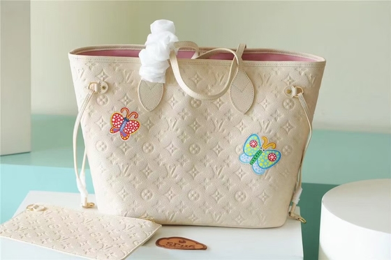 กระเป๋าถือสุภาพสตรียี่ห้อ Neverfull MM Monogram Empreinte ประดับมุกดอกไม้