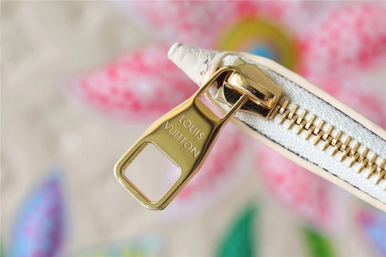 กระเป๋าถือสุภาพสตรียี่ห้อ Neverfull MM Monogram Empreinte ประดับมุกดอกไม้