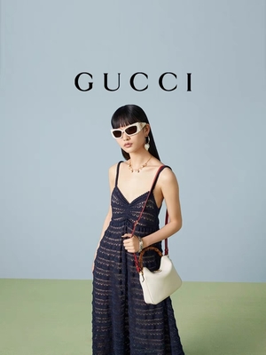 กระเป๋าสะพายหนังสีขาว แบรนด์ Gucci Princess Diana Handbag