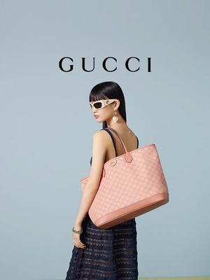 ผ้าใบสีชมพู Gucci Ophidia GG กระเป๋าสะพายขนาดกลางสำหรับการเดินทางเพื่อธุรกิจ