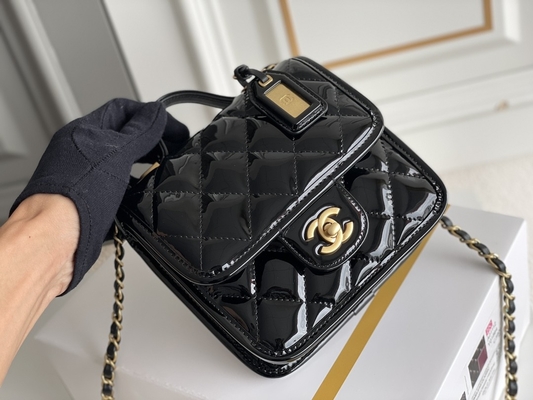 Chanel 22 Mini Designer Purses โซ่ทองสะกดสีดำพร้อมแผ่นพับ