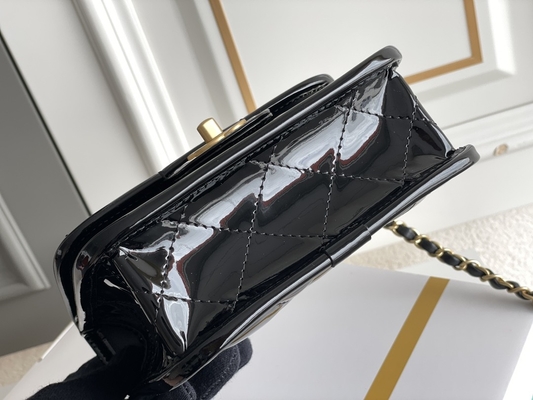 Chanel 22 Mini Designer Purses โซ่ทองสะกดสีดำพร้อมแผ่นพับ
