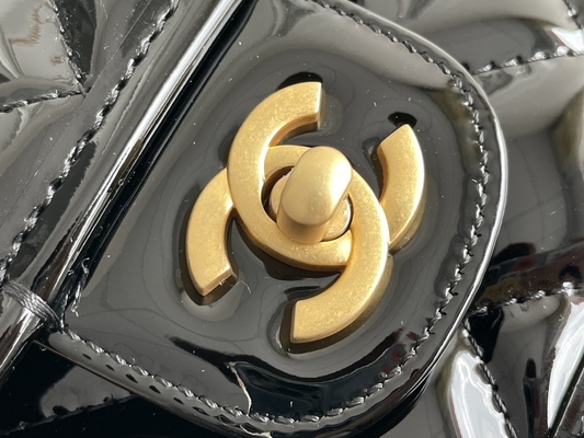 Chanel 22 Mini Designer Purses โซ่ทองสะกดสีดำพร้อมแผ่นพับ