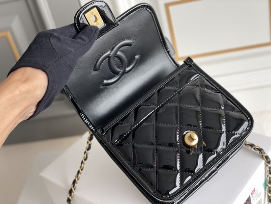 Chanel 22 Mini Designer Purses โซ่ทองสะกดสีดำพร้อมแผ่นพับ