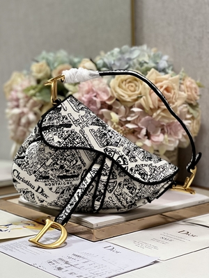 กระเป๋าสะพายข้างผู้หญิงเย็บปักถักร้อย Dior Saddle การเย็บปะติดปะต่อกัน 25 ซม. พร้อมกระเป๋าภายใน 3 ช่อง