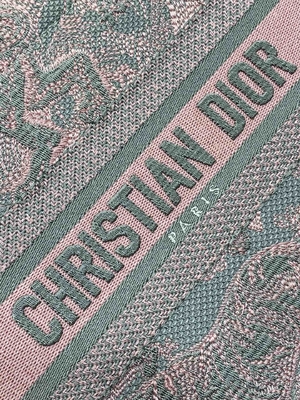 Christian Dior Booktote สีชมพูและสีเทา งานปัก Toile De Jouy Sauvage