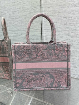 Christian Dior Booktote สีชมพูและสีเทา งานปัก Toile De Jouy Sauvage