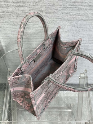 Christian Dior Booktote สีชมพูและสีเทา งานปัก Toile De Jouy Sauvage