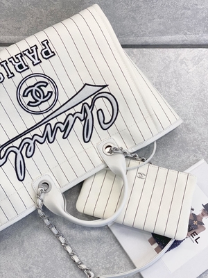 30cm 23P กระเป๋าโท้ท Chanel Deauville สีขาว Ecru Black Stripe